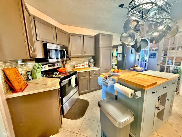 4726 Fox Ridge Court, Columbus, IN 47203