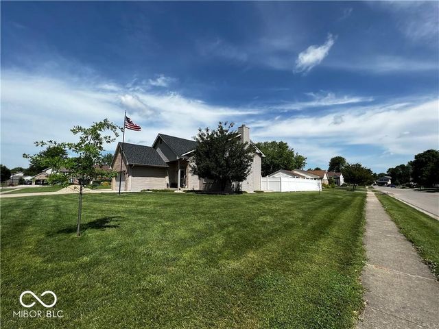 4726 Fox Ridge Court, Columbus, IN 47203