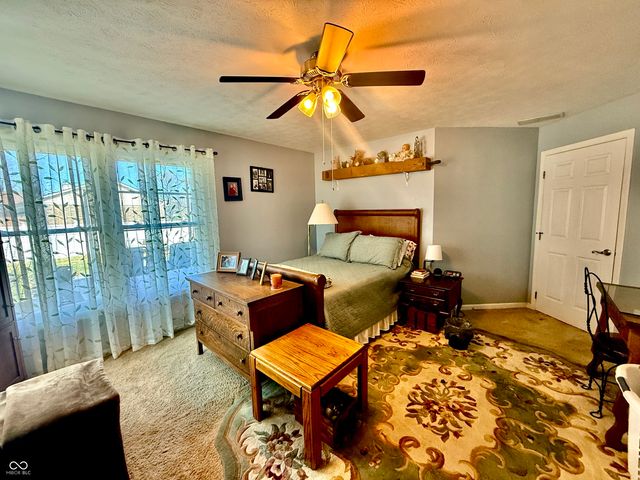 4726 Fox Ridge Court, Columbus, IN 47203