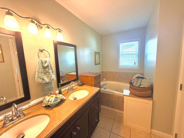 4726 Fox Ridge Court, Columbus, IN 47203