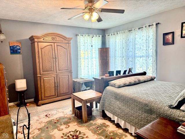 4726 Fox Ridge Court, Columbus, IN 47203