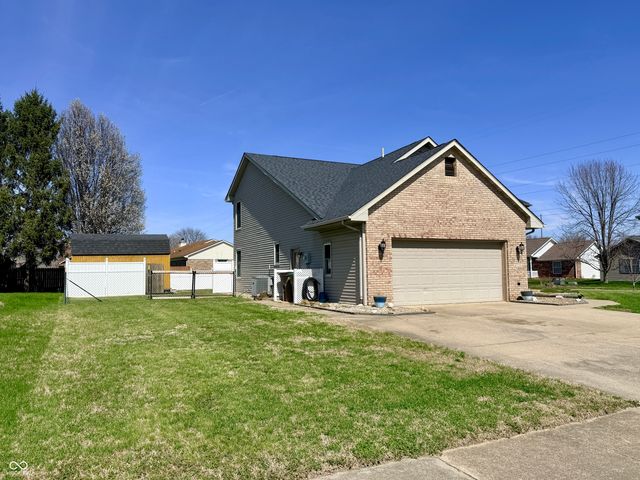4726 Fox Ridge Court, Columbus, IN 47203