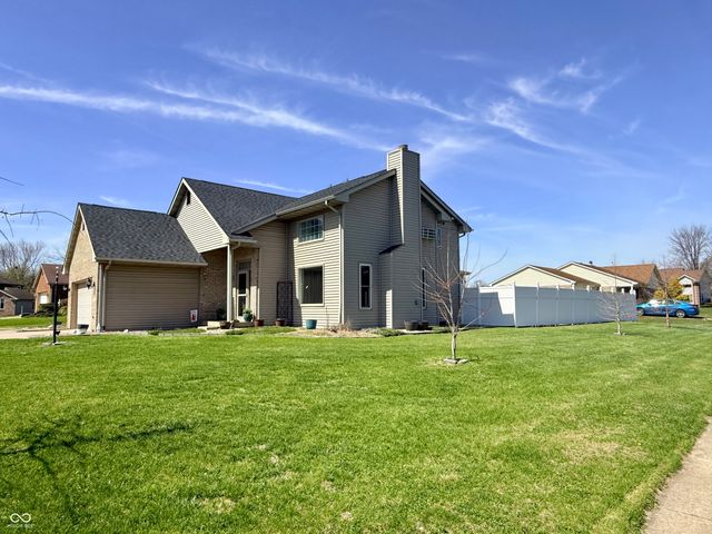 4726 Fox Ridge Court, Columbus, IN 47203