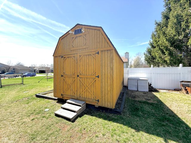 4726 Fox Ridge Court, Columbus, IN 47203