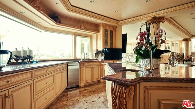 2716 Casiano Road, Los Angeles, CA 90077