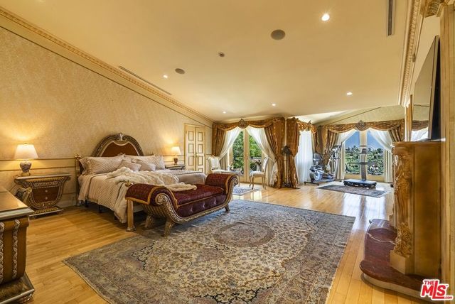 2716 Casiano Road, Los Angeles, CA 90077