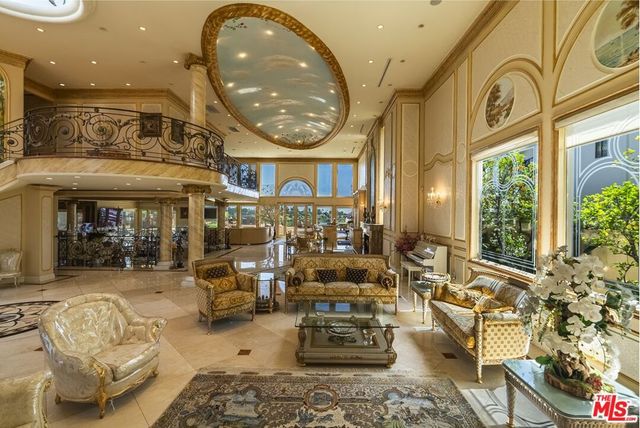 2716 Casiano Road, Los Angeles, CA 90077