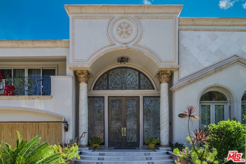 2716 Casiano Road, Los Angeles, CA 90077