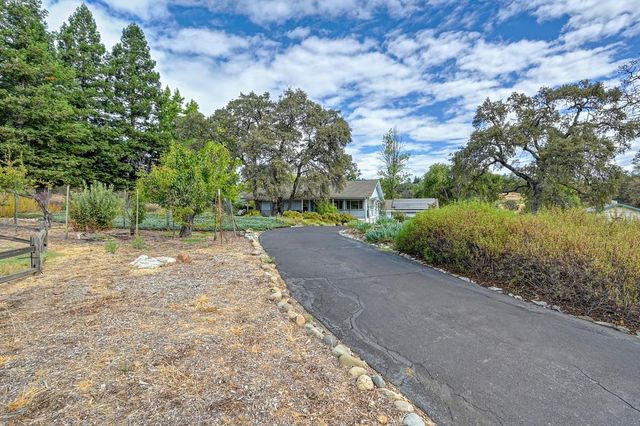 1523 Gamblers Ct, Cool, CA 95614