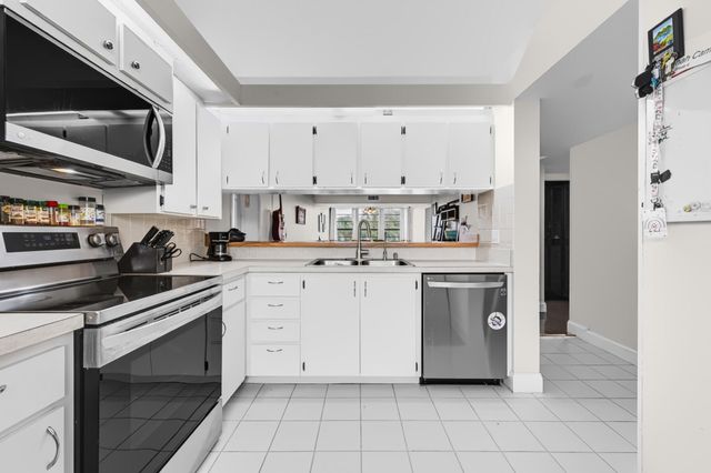 3826 Whitehall Drive 302, West Palm Beach, FL 33401