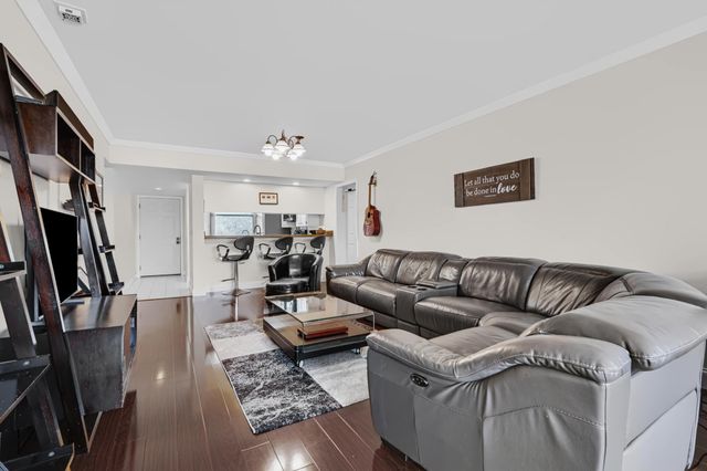3826 Whitehall Drive 302, West Palm Beach, FL 33401