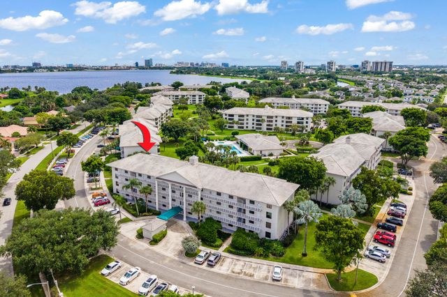 3826 Whitehall Drive 302, West Palm Beach, FL 33401