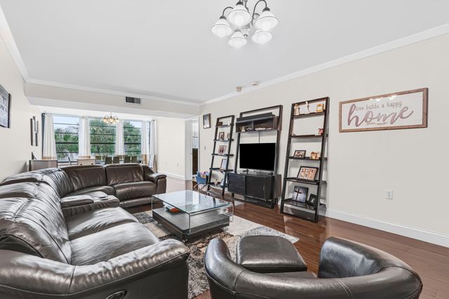 3826 Whitehall Drive 302, West Palm Beach, FL 33401