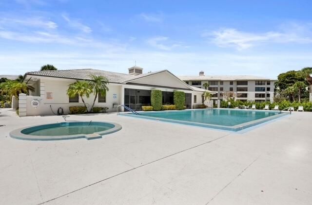 3826 Whitehall Drive 302, West Palm Beach, FL 33401
