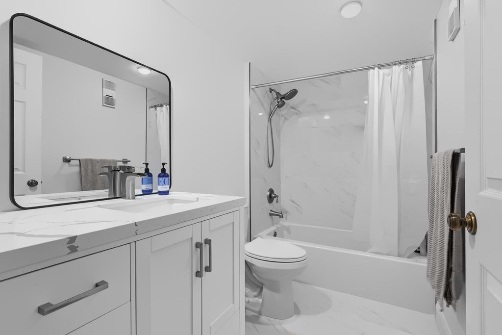 3826 Whitehall Drive 302, West Palm Beach, FL 33401