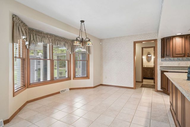9470 Pembroke CIRCLE, North Huntingdon, PA 15642