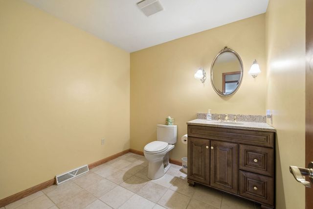 9470 Pembroke CIRCLE, North Huntingdon, PA 15642