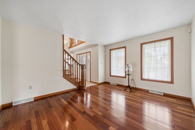 9470 Pembroke CIRCLE, North Huntingdon, PA 15642