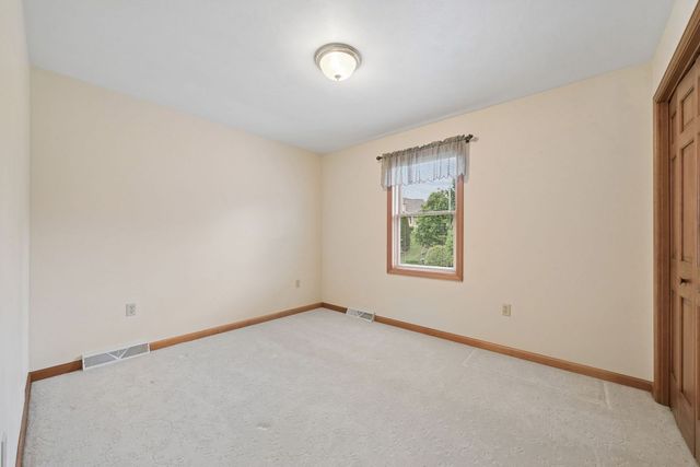 9470 Pembroke CIRCLE, North Huntingdon, PA 15642