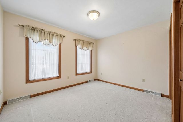 9470 Pembroke CIRCLE, North Huntingdon, PA 15642
