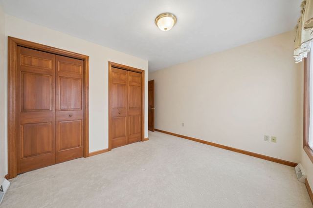 9470 Pembroke CIRCLE, North Huntingdon, PA 15642
