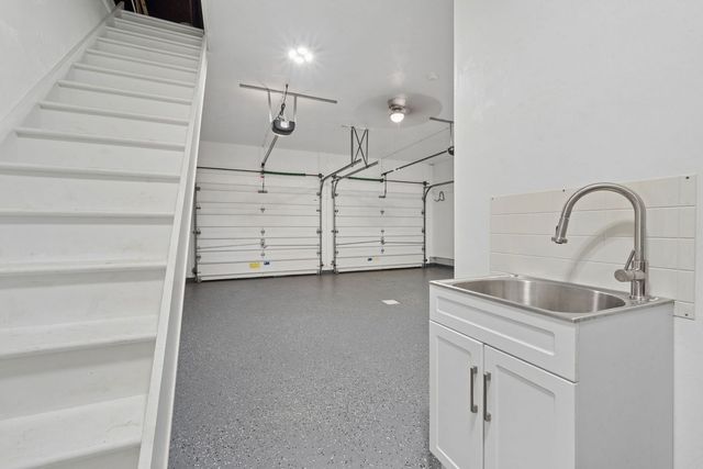 9470 Pembroke CIRCLE, North Huntingdon, PA 15642