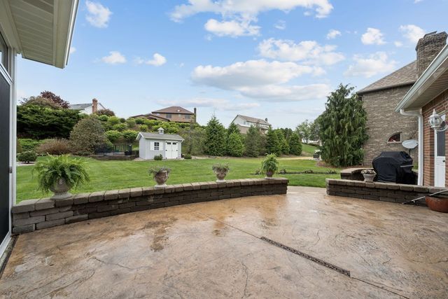 9470 Pembroke CIRCLE, North Huntingdon, PA 15642