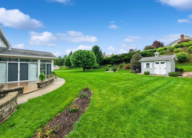 9470 Pembroke CIRCLE, North Huntingdon, PA 15642