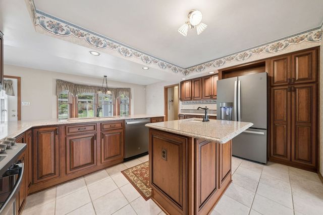 9470 Pembroke CIRCLE, North Huntingdon, PA 15642