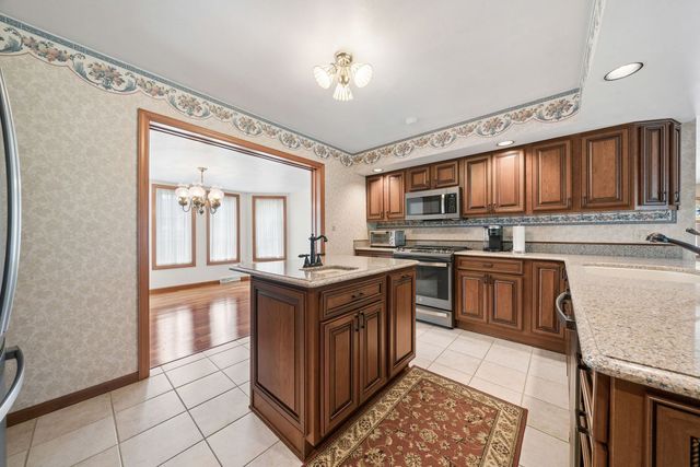 9470 Pembroke CIRCLE, North Huntingdon, PA 15642