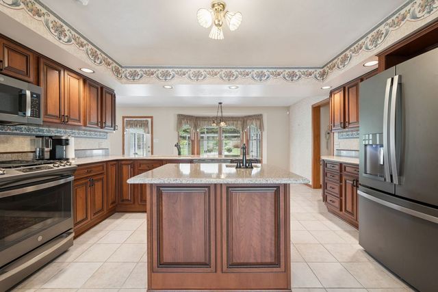9470 Pembroke CIRCLE, North Huntingdon, PA 15642