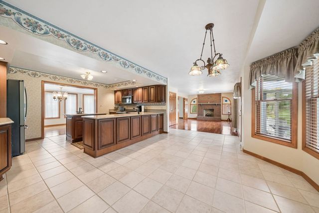 9470 Pembroke CIRCLE, North Huntingdon, PA 15642