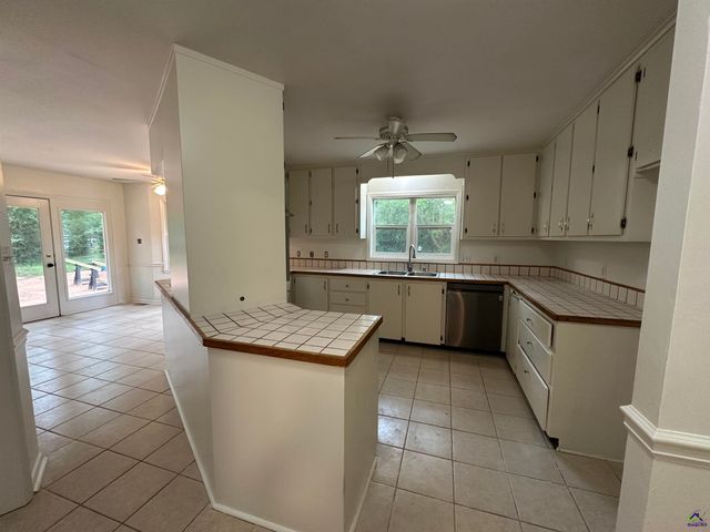 124 Glen Oaks Road, Perry, GA 31069
