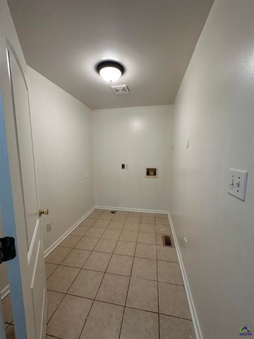 124 Glen Oaks Road, Perry, GA 31069
