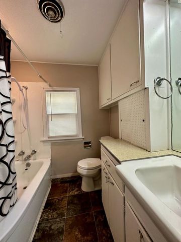 1208 W 6th Ave, El Dorado, KS 67042