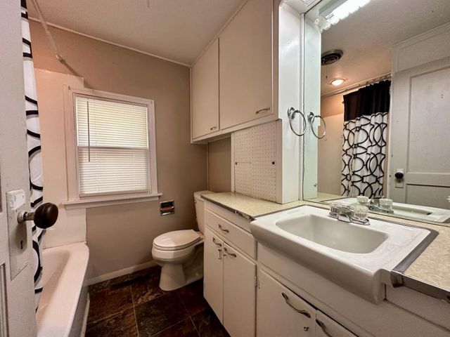 1208 W 6th Ave, El Dorado, KS 67042