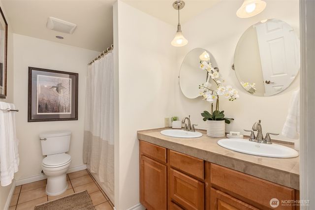 1049 Madison Avenue N, Bainbridge Island, WA 98110