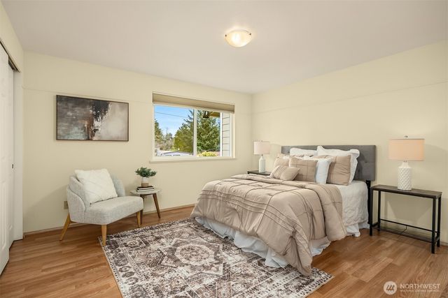 1049 Madison Avenue N, Bainbridge Island, WA 98110