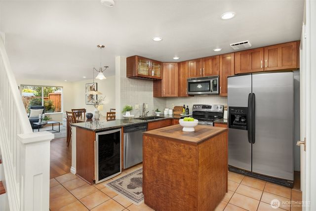 1049 Madison Avenue N, Bainbridge Island, WA 98110