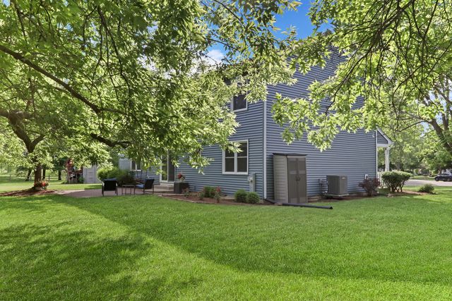 827 Hartford Drive, Gurnee, IL 60031