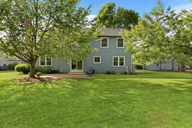 827 Hartford Drive, Gurnee, IL 60031