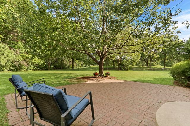 827 Hartford Drive, Gurnee, IL 60031