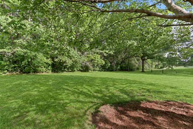 827 Hartford Drive, Gurnee, IL 60031