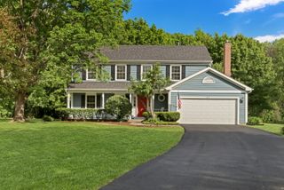 827 Hartford Drive, Gurnee, IL 60031