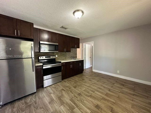 647 NW 3rd Ave 1, Fort Lauderdale, FL 33311