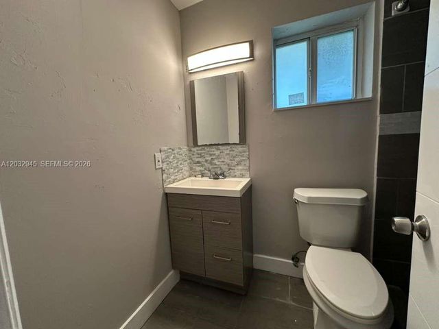 647 NW 3rd Ave 1, Fort Lauderdale, FL 33311