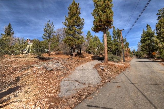 1115 Fawnskin Drive, Fawnskin, CA 92333