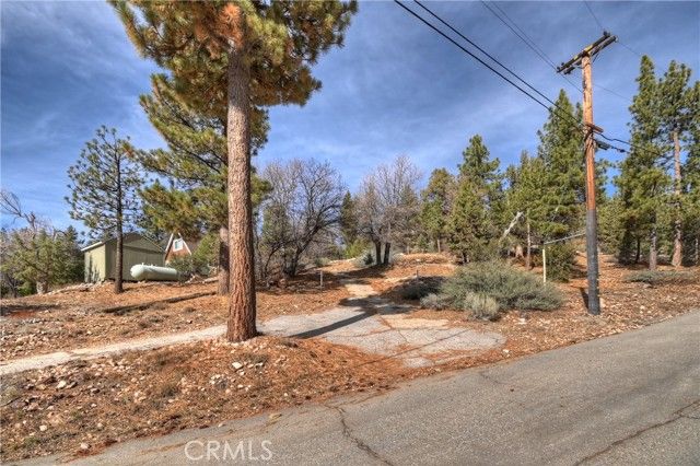 1115 Fawnskin Drive, Fawnskin, CA 92333