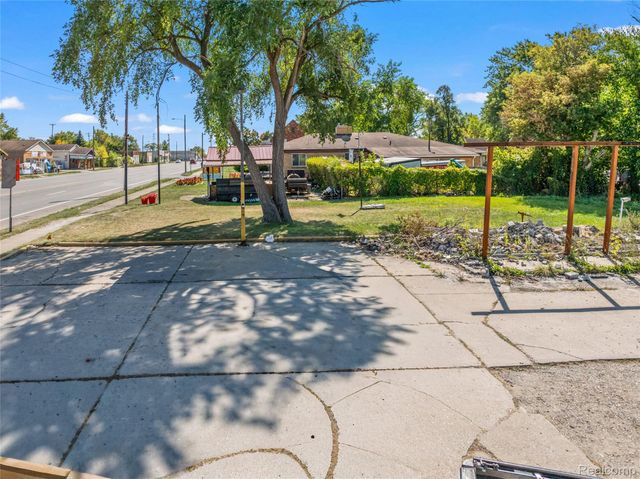 680 E Pierson Road, Flint, MI 48505