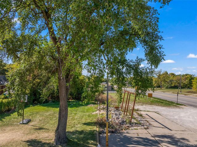680 E Pierson Road, Flint, MI 48505